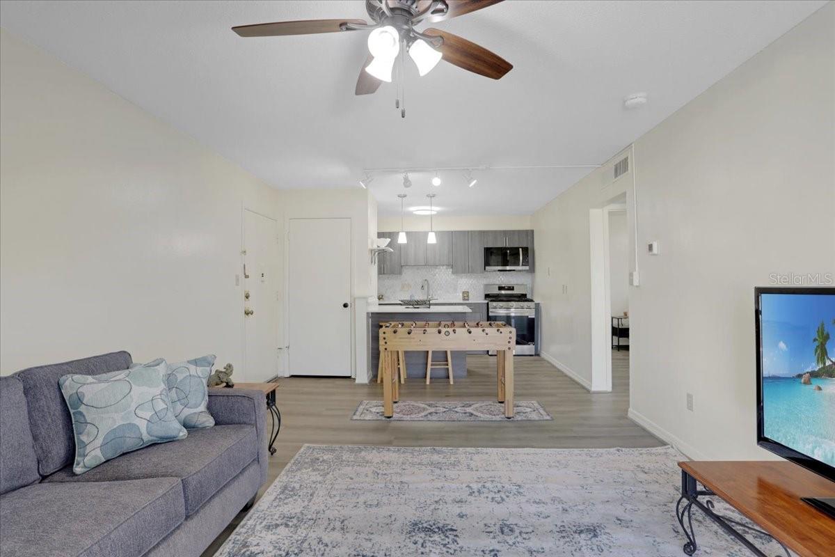 Image 5 of 23 For 1700 16th Court E30