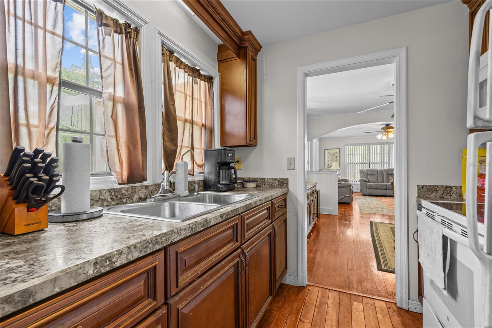 Image 7 of 24 For 207 Senter Avenue Nw