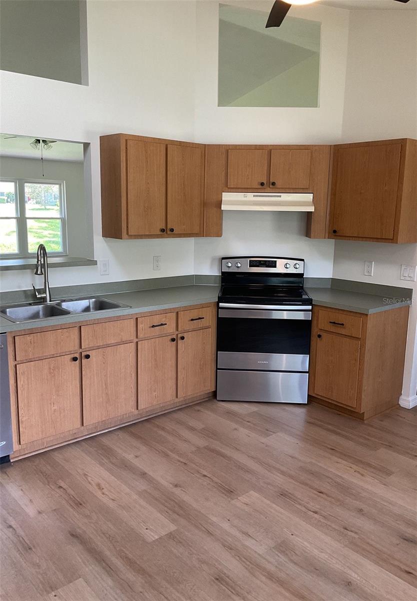 Image 4 of 31 For 1035 89th Drive