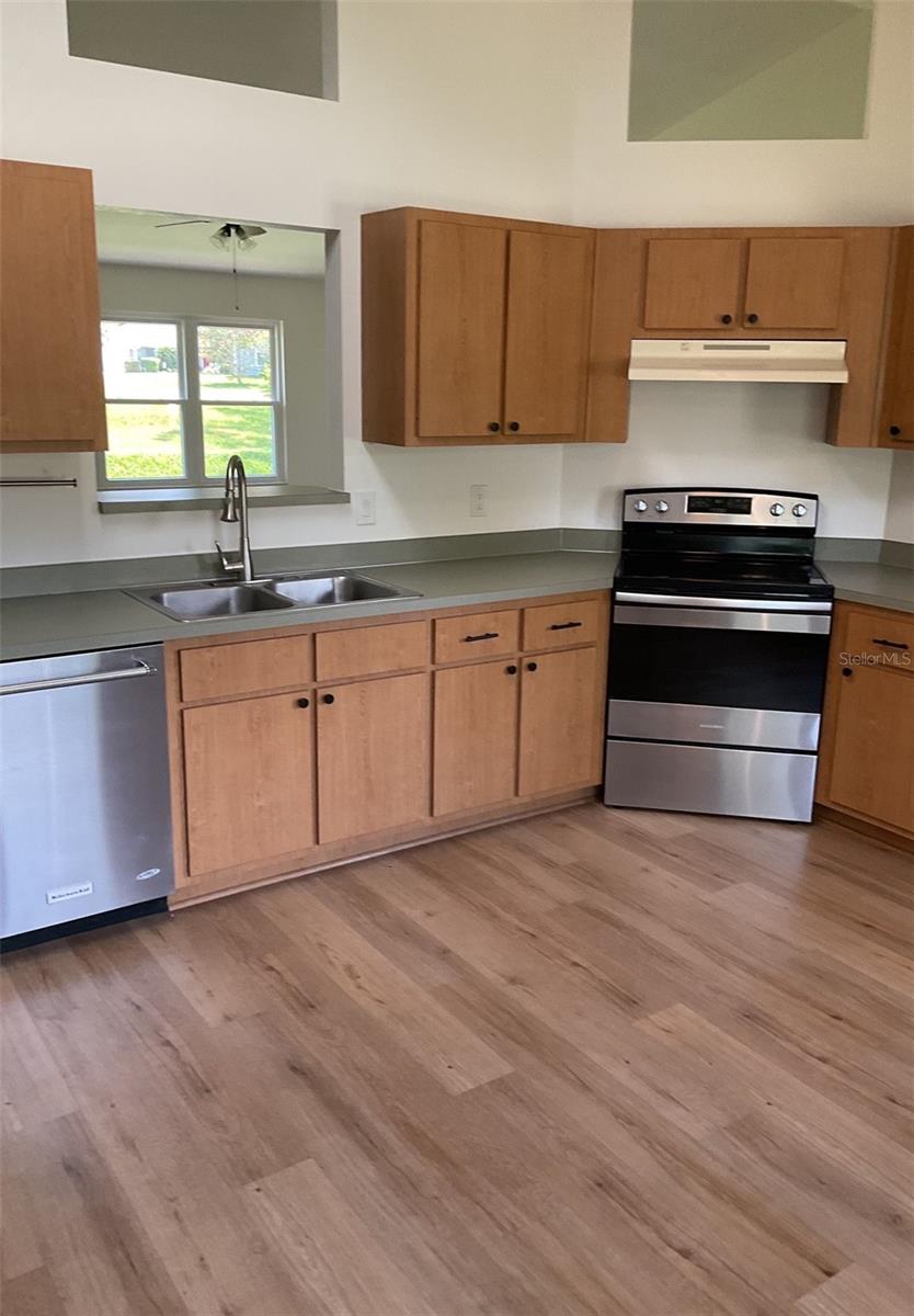 Image 5 of 31 For 1035 89th Drive