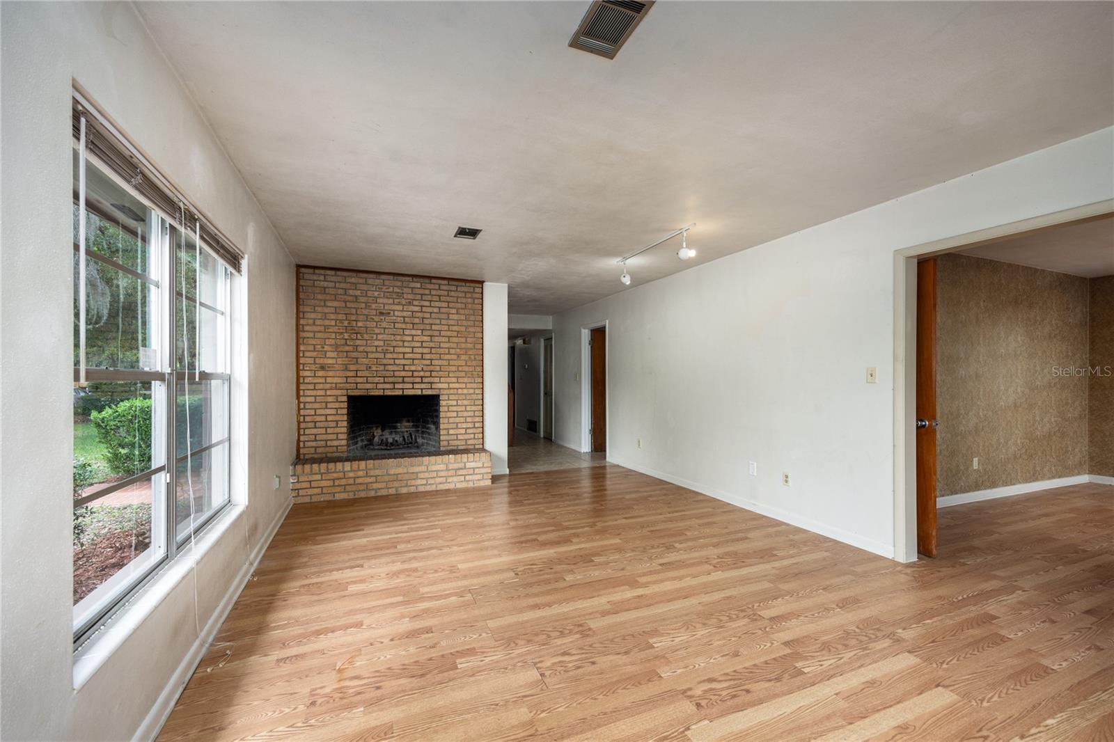 Image 10 of 49 For 2147 7th Place
