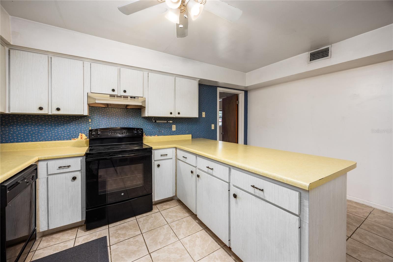 Image 17 of 49 For 2147 7th Place