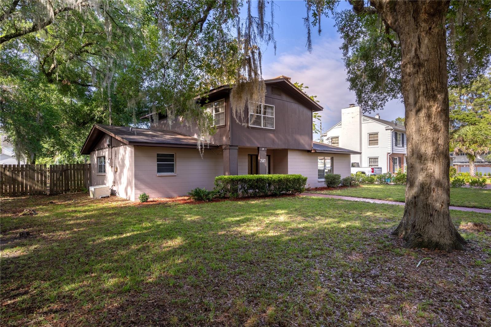 Image 4 of 49 For 2147 7th Place