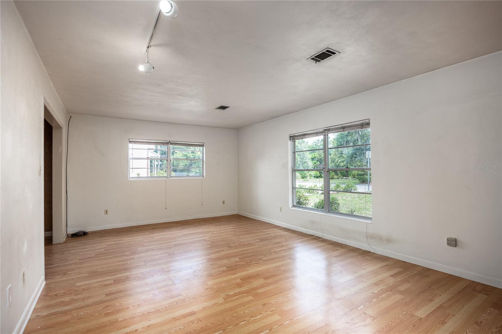 Image 8 of 49 For 2147 7th Place