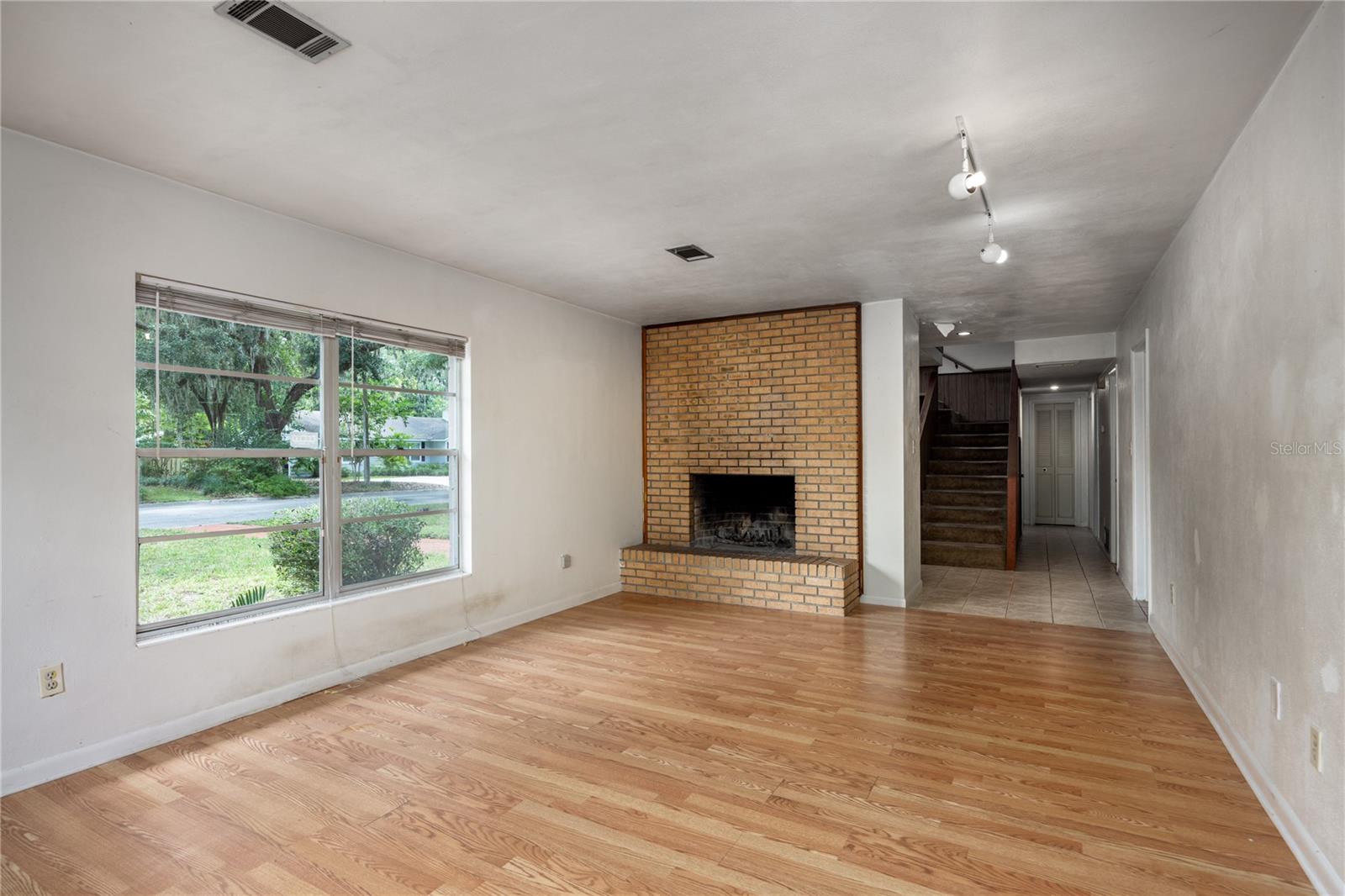 Image 9 of 49 For 2147 7th Place