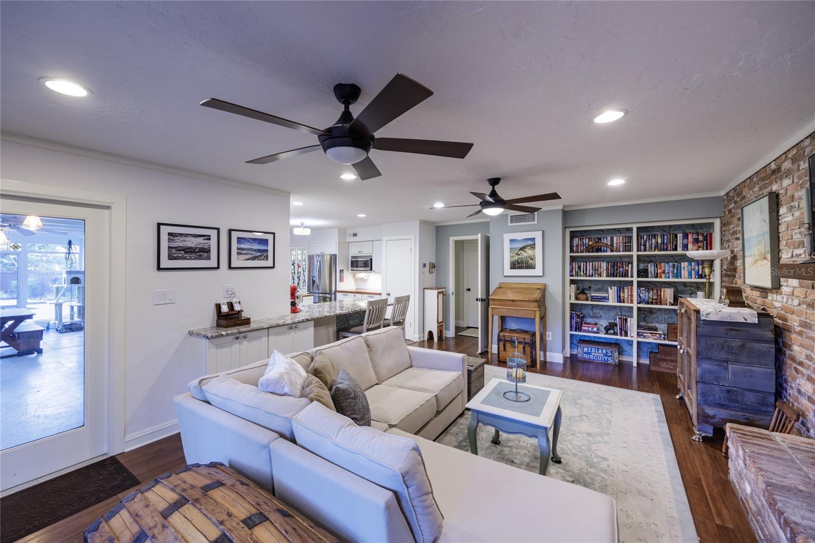 Image 17 of 71 For 2006 104th Way