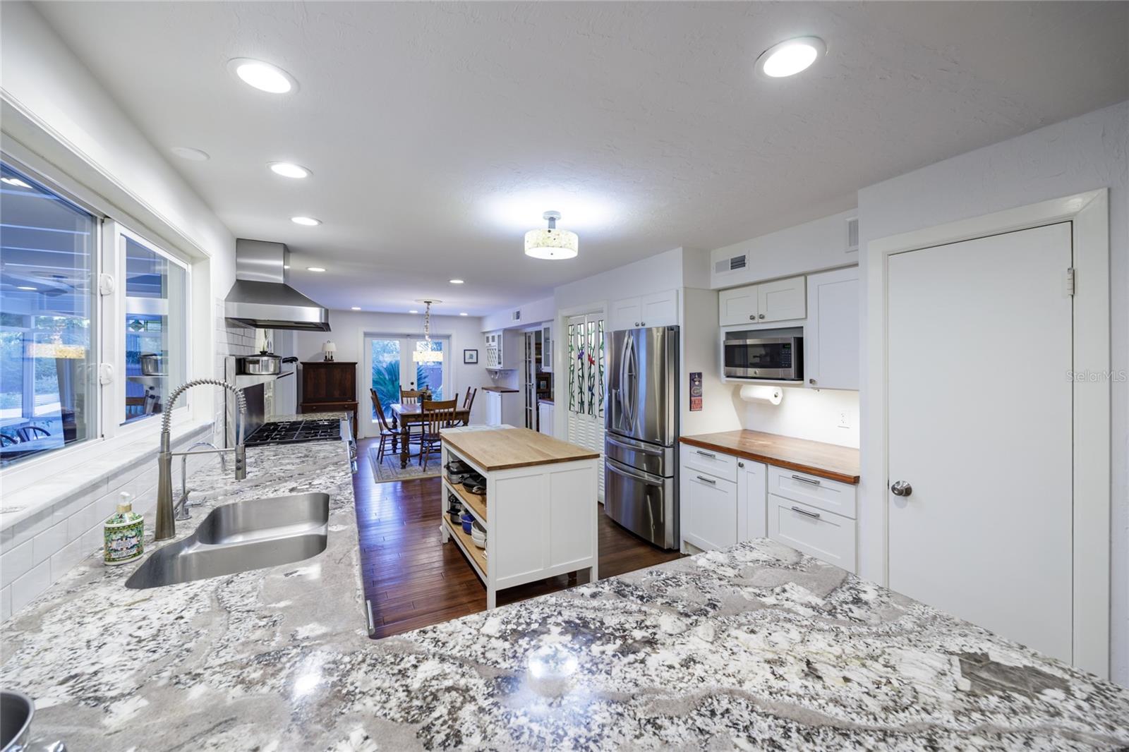 Image 19 of 71 For 2006 104th Way