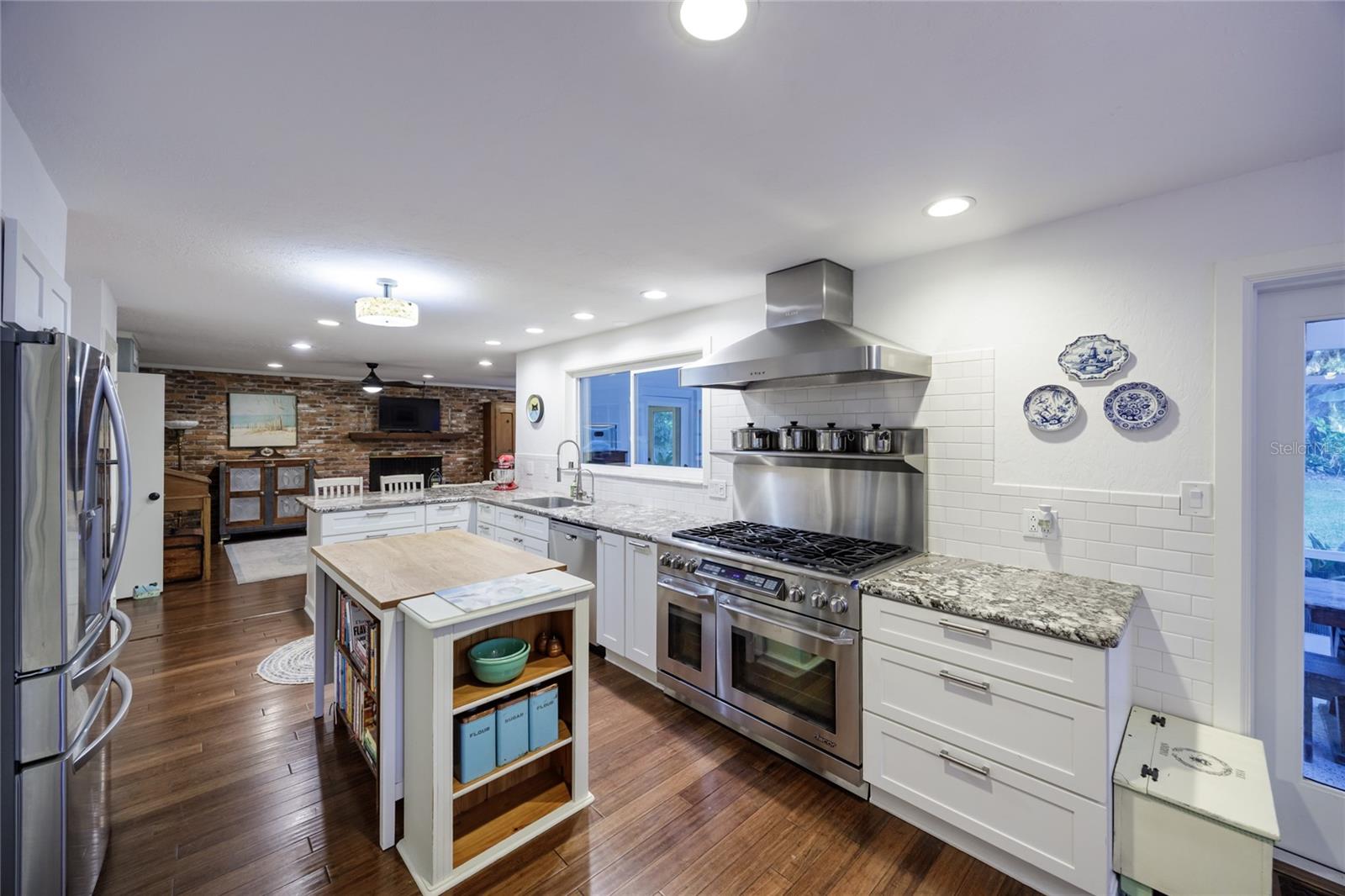 Image 21 of 71 For 2006 104th Way