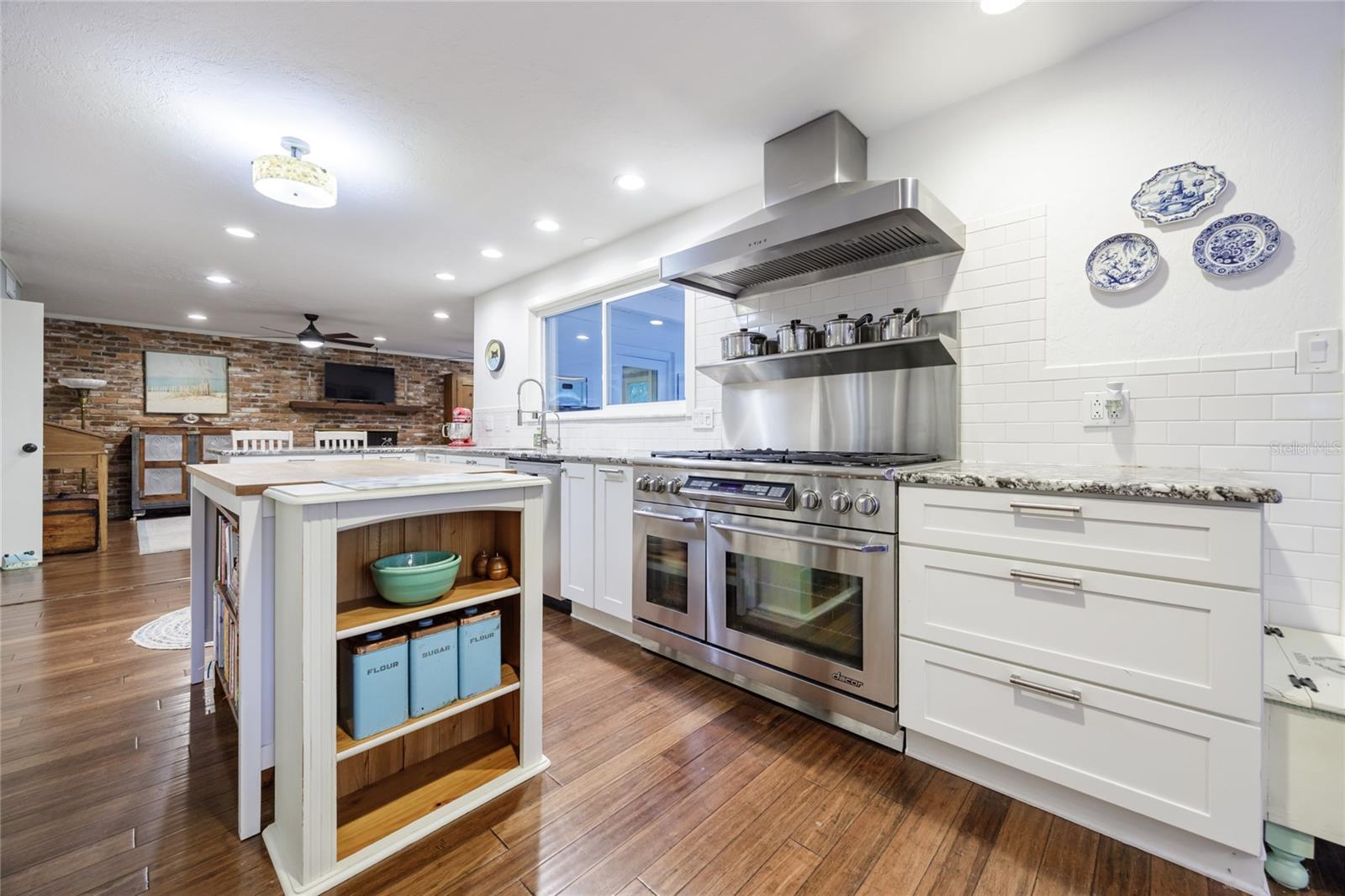 Image 23 of 71 For 2006 104th Way