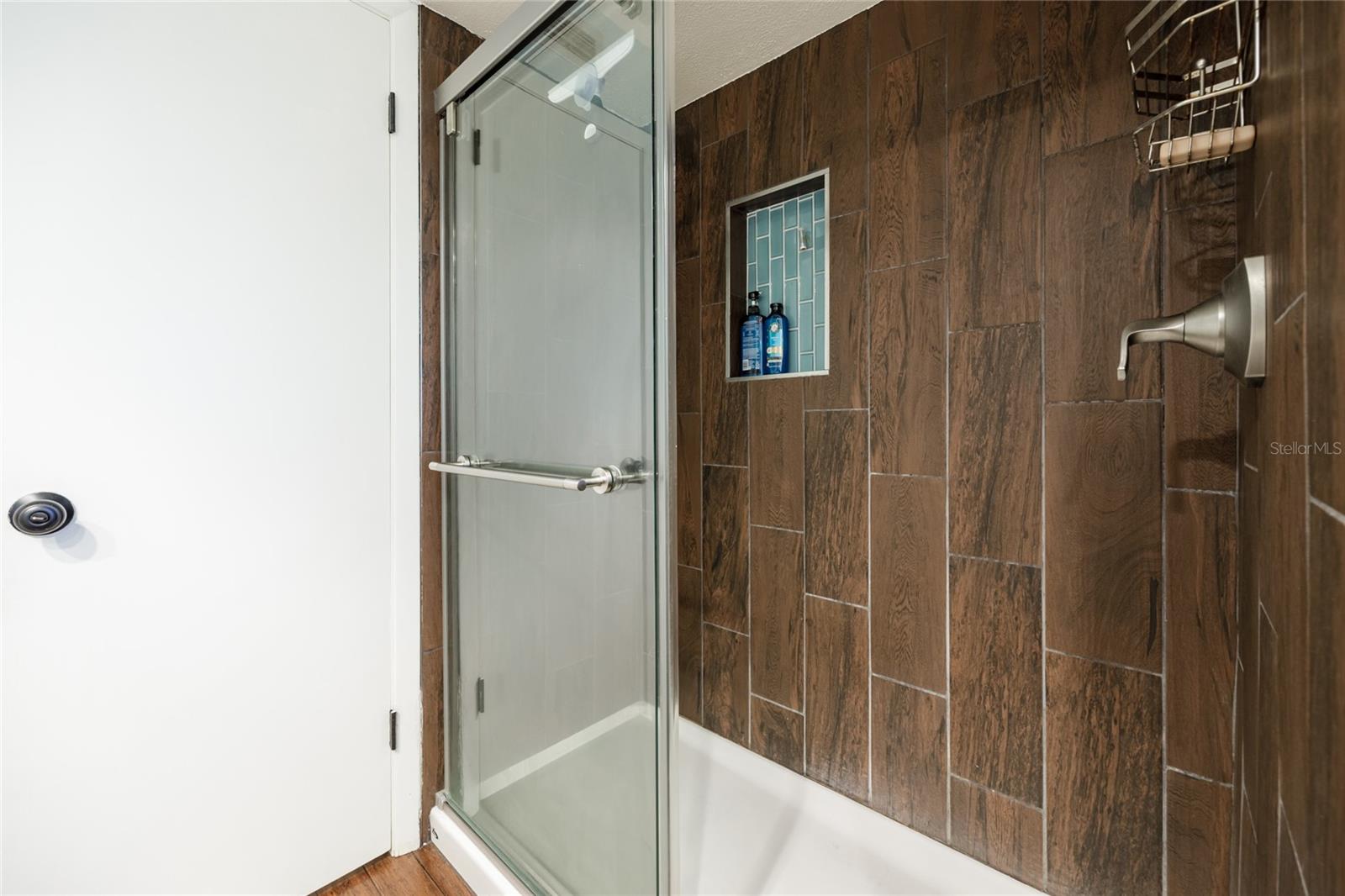 Image 36 of 71 For 2006 104th Way