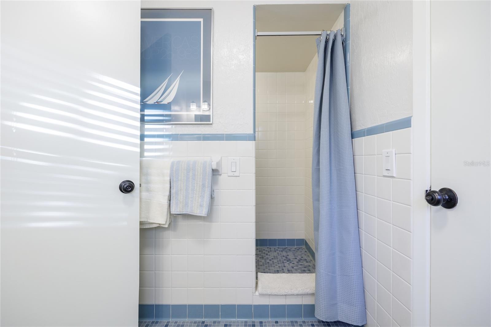 Image 43 of 71 For 2006 104th Way