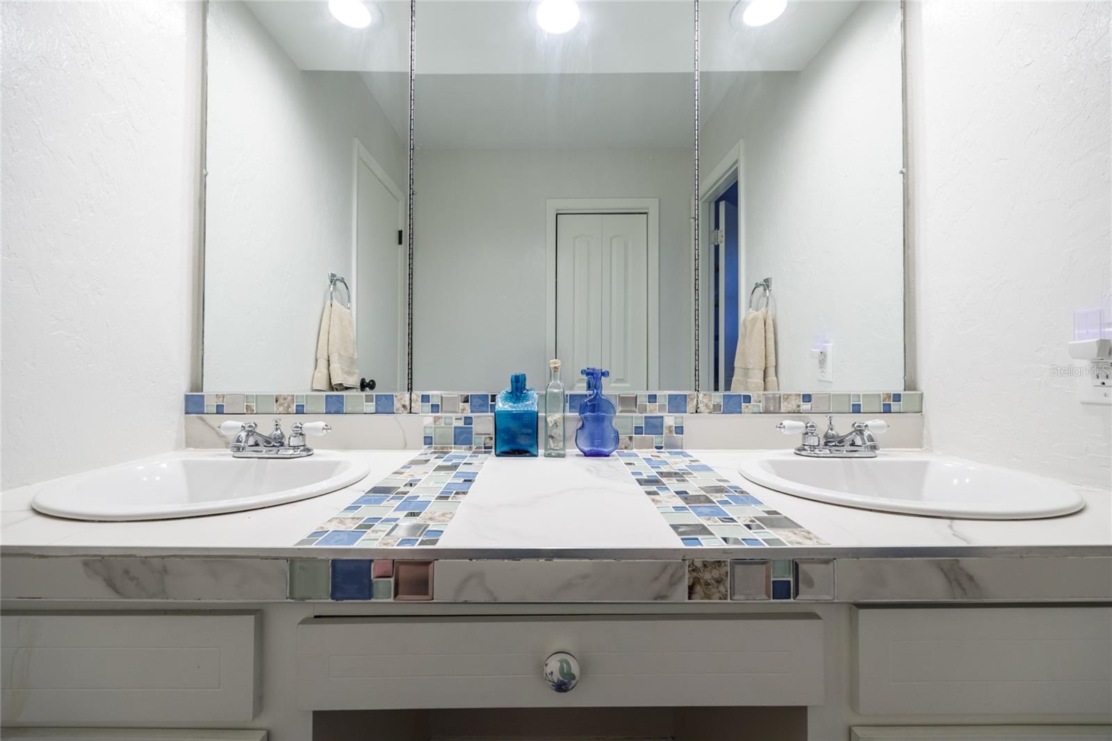 Image 54 of 71 For 2006 104th Way