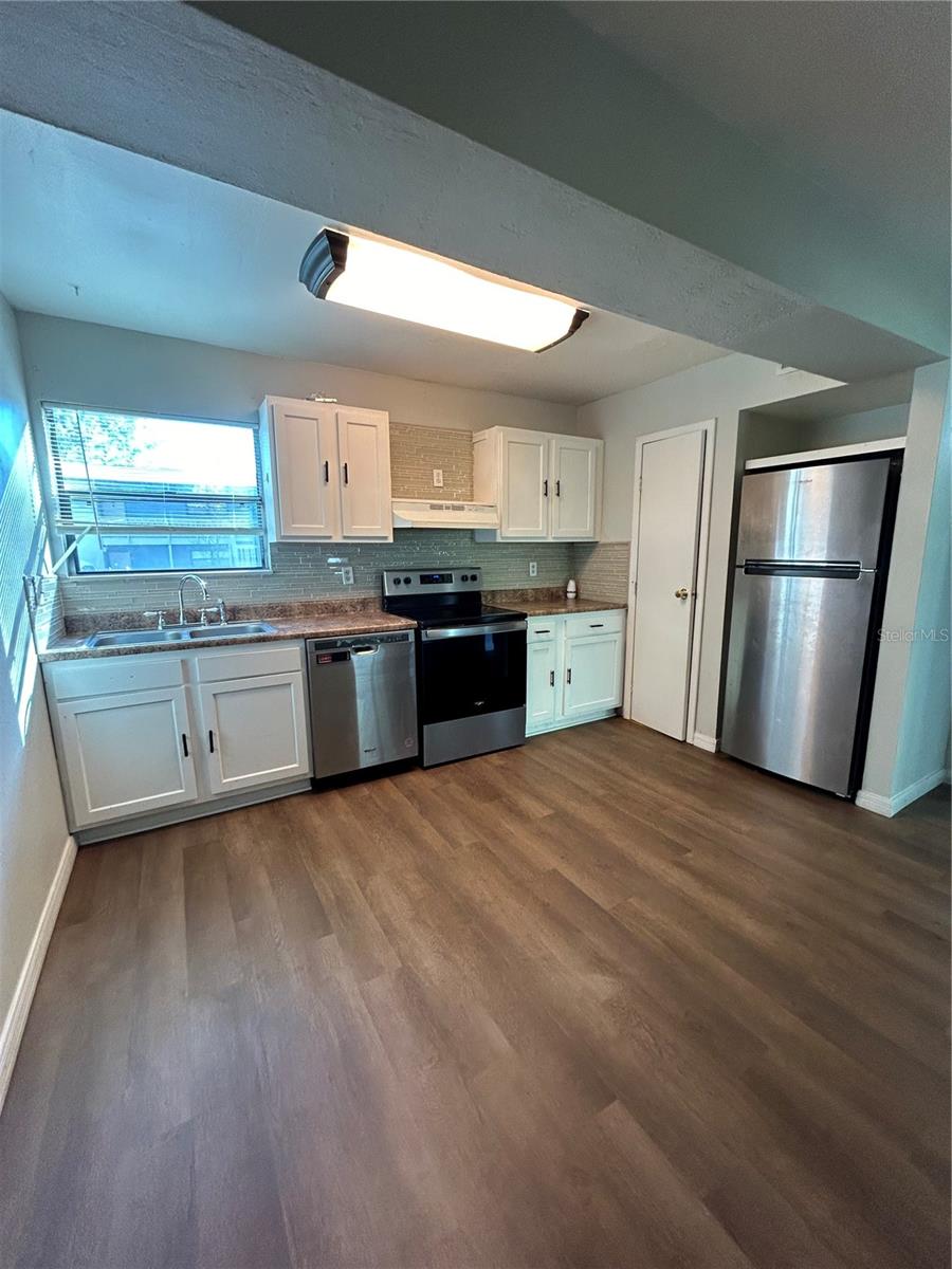 Image 2 of 19 For 2811 Archer Road X203