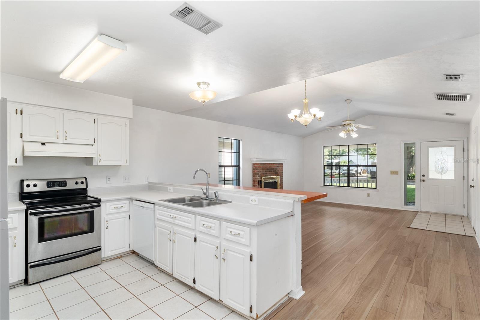 Image 18 of 56 For 2963 40th Avenue