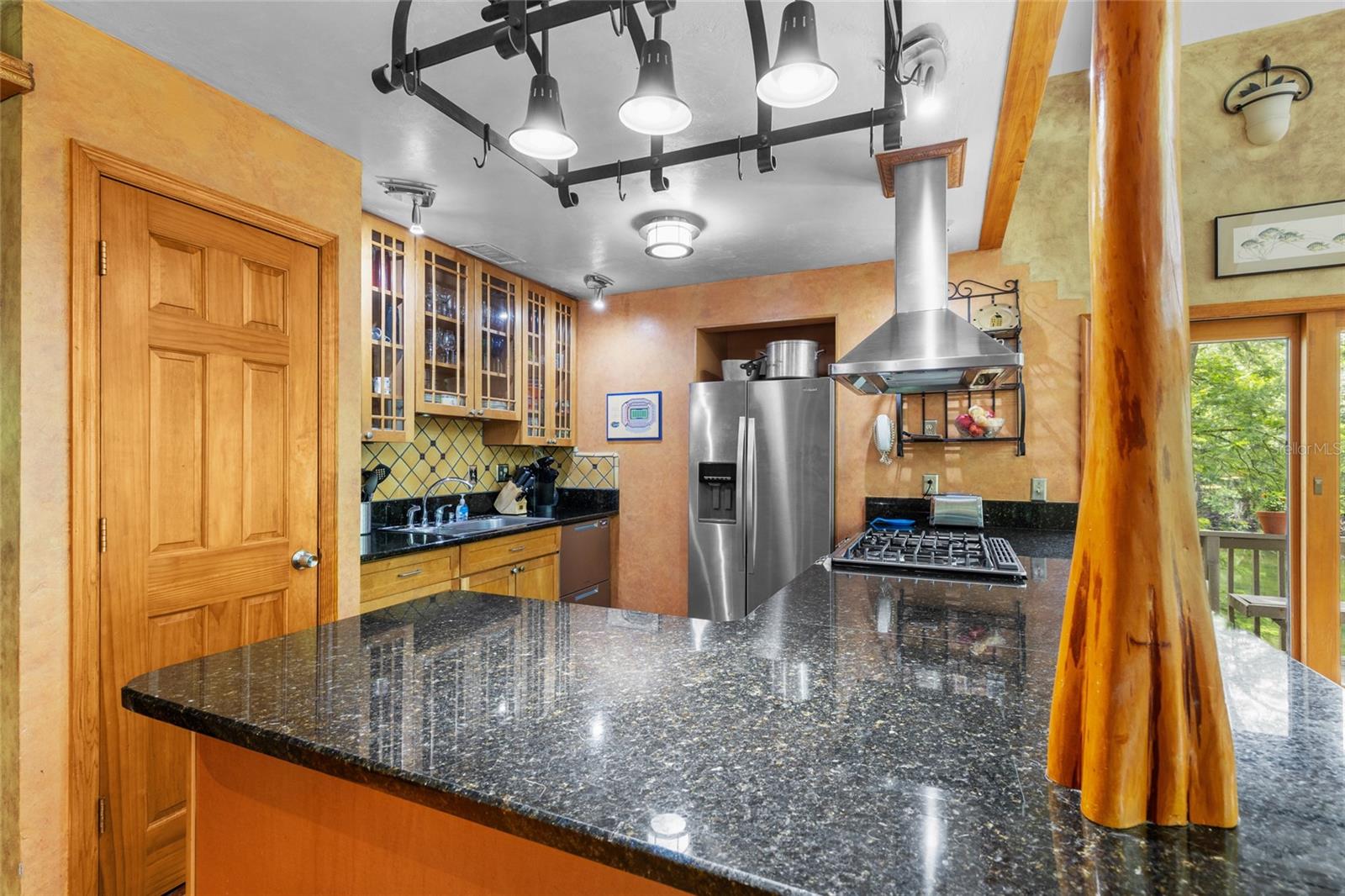 Image 14 of 53 For 174 Meridian Court