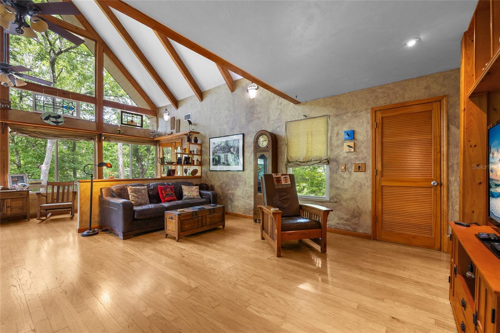 Image 18 of 53 For 174 Meridian Court