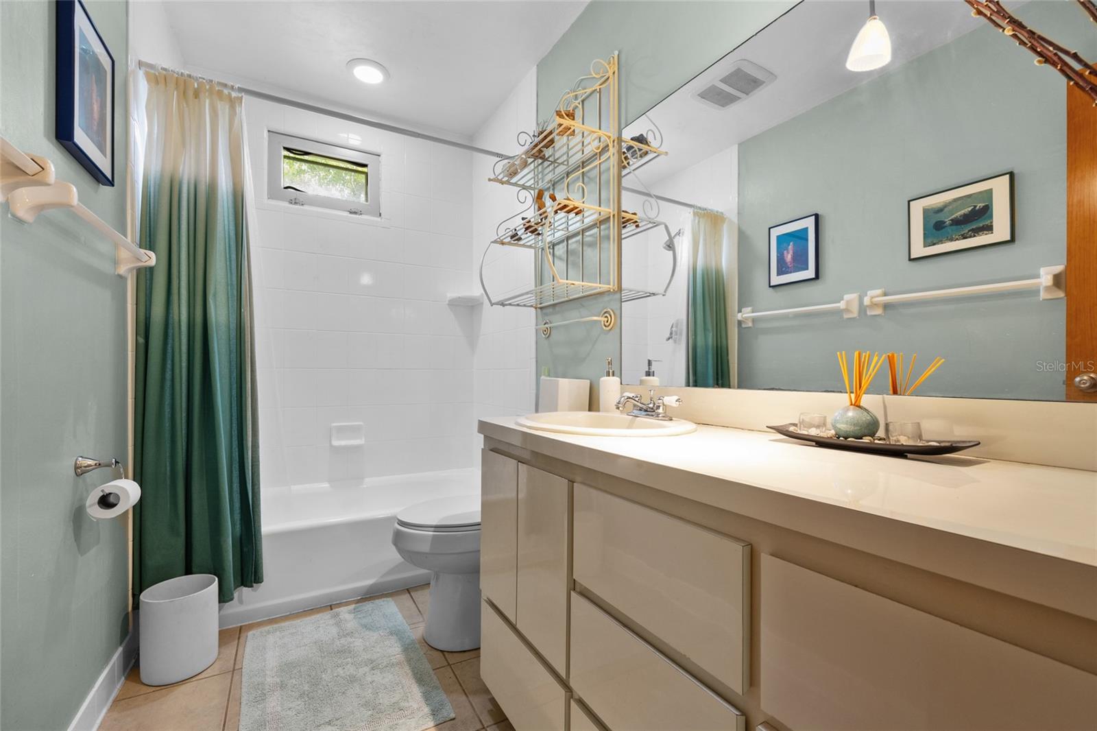 Image 33 of 53 For 174 Meridian Court