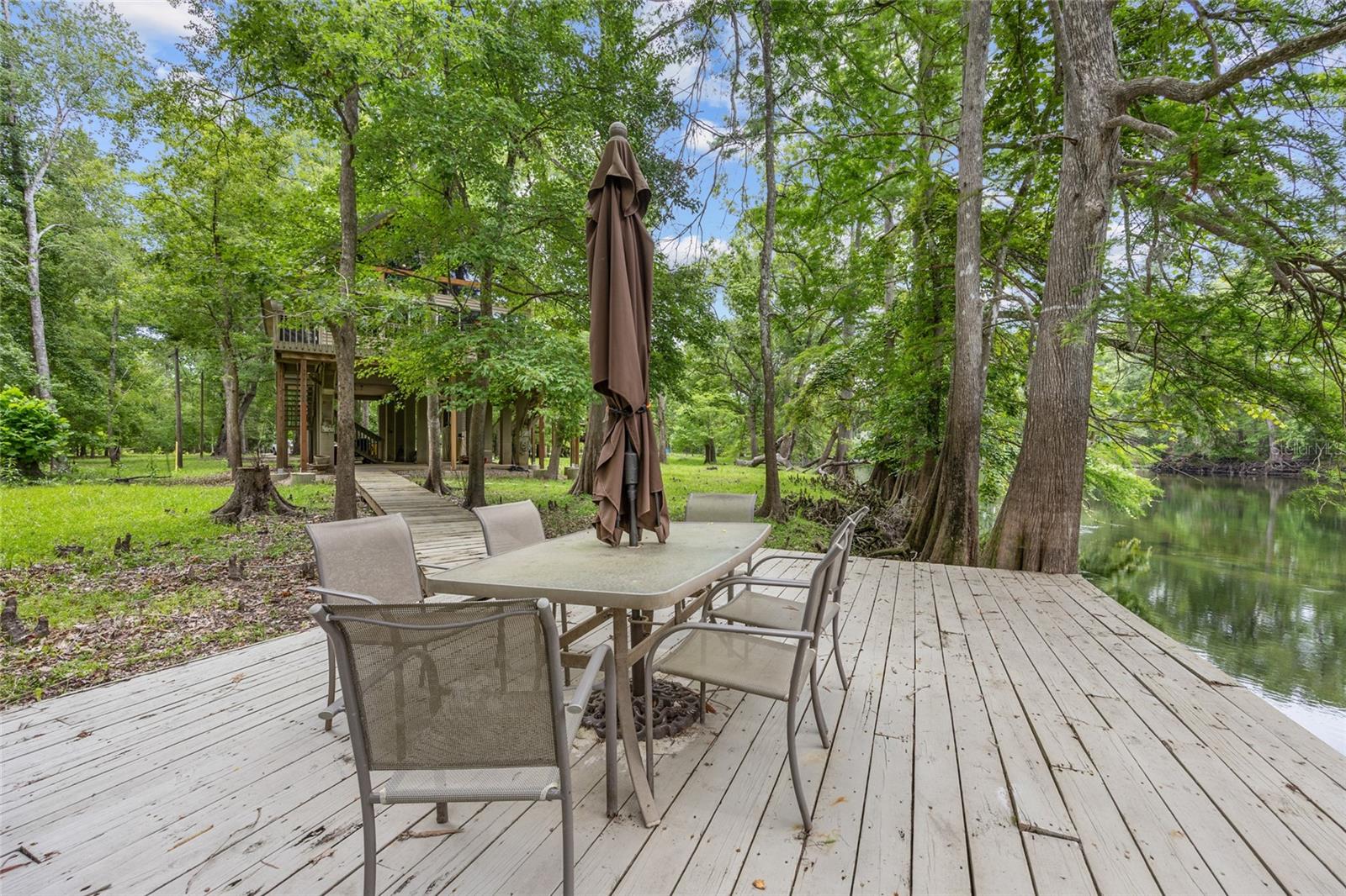 Image 42 of 53 For 174 Meridian Court