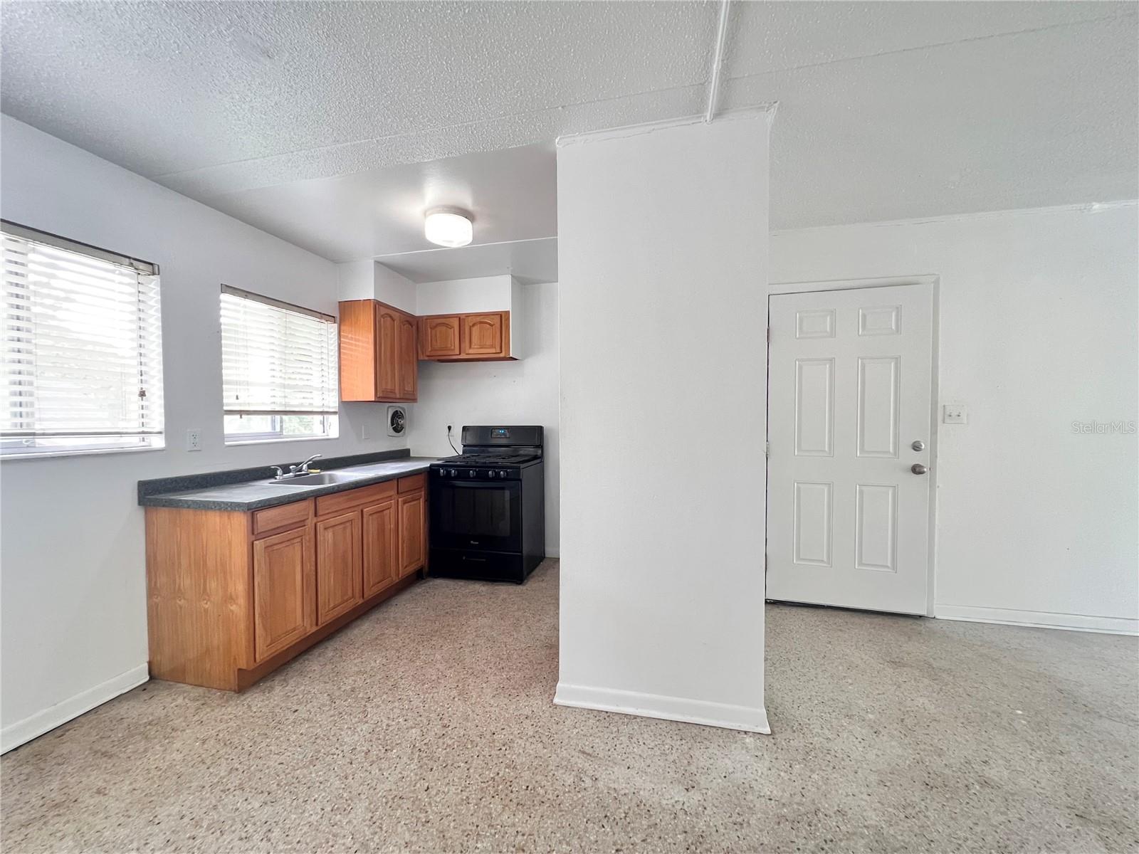 Image 4 of 14 For 1303 6th Street 4