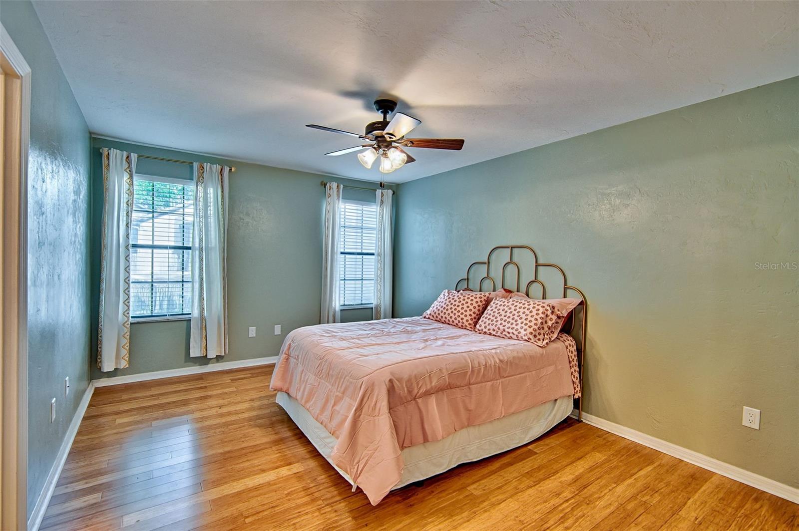 Image 14 of 19 For 832 42nd Terrace