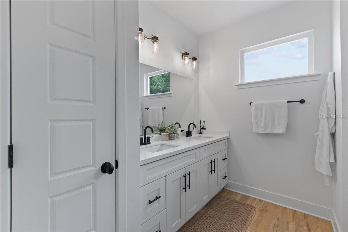 Image 11 of 61 For 173 24th Avenue