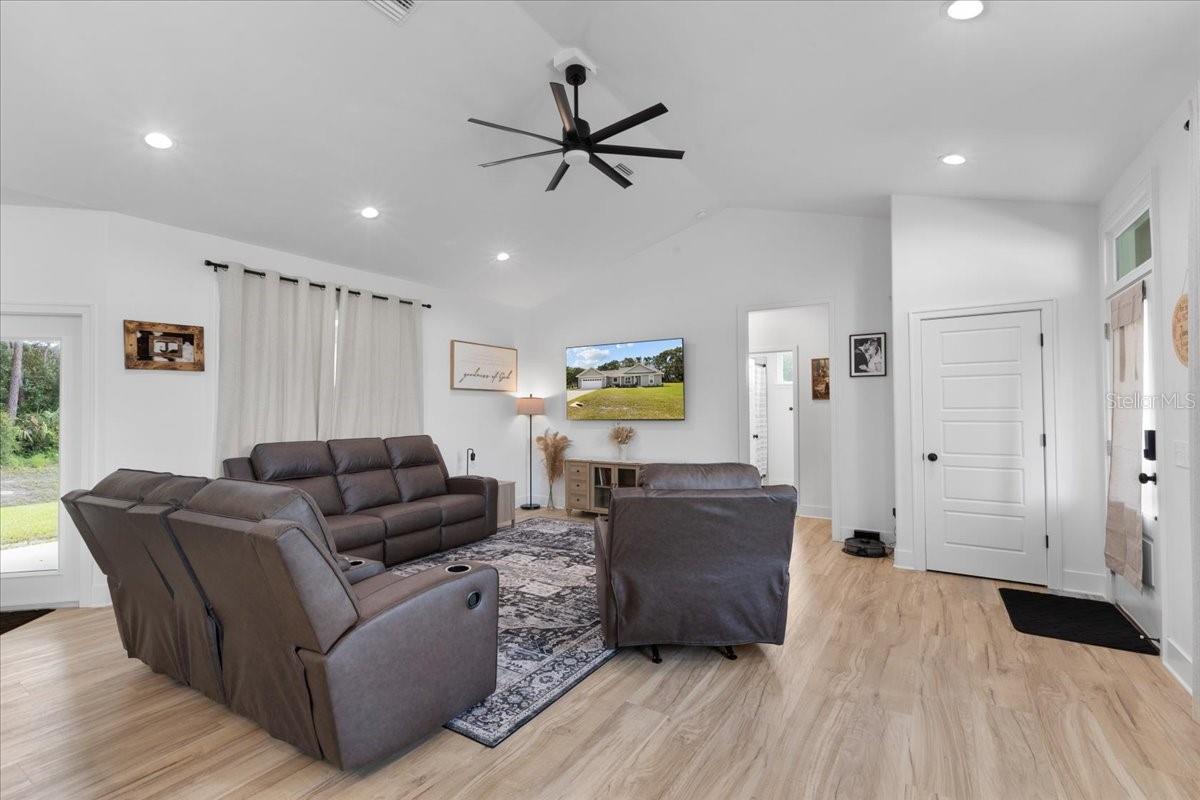 Image 3 of 61 For 173 24th Avenue