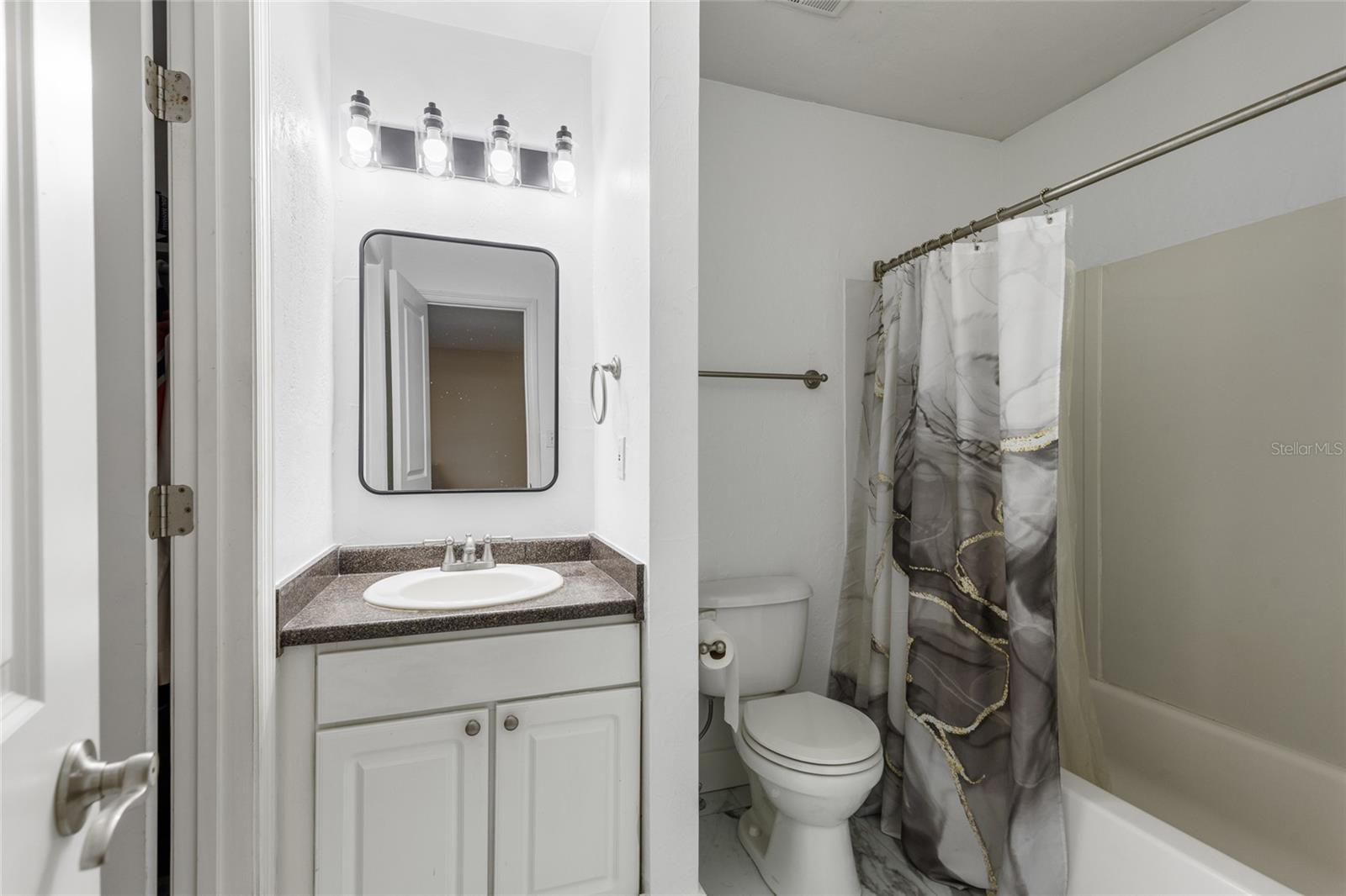 Image 25 of 33 For 507 39th Road 320