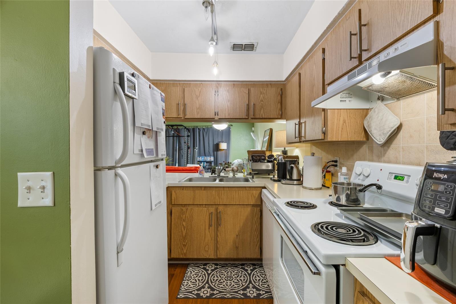 Image 12 of 22 For 2635 35th Place 304