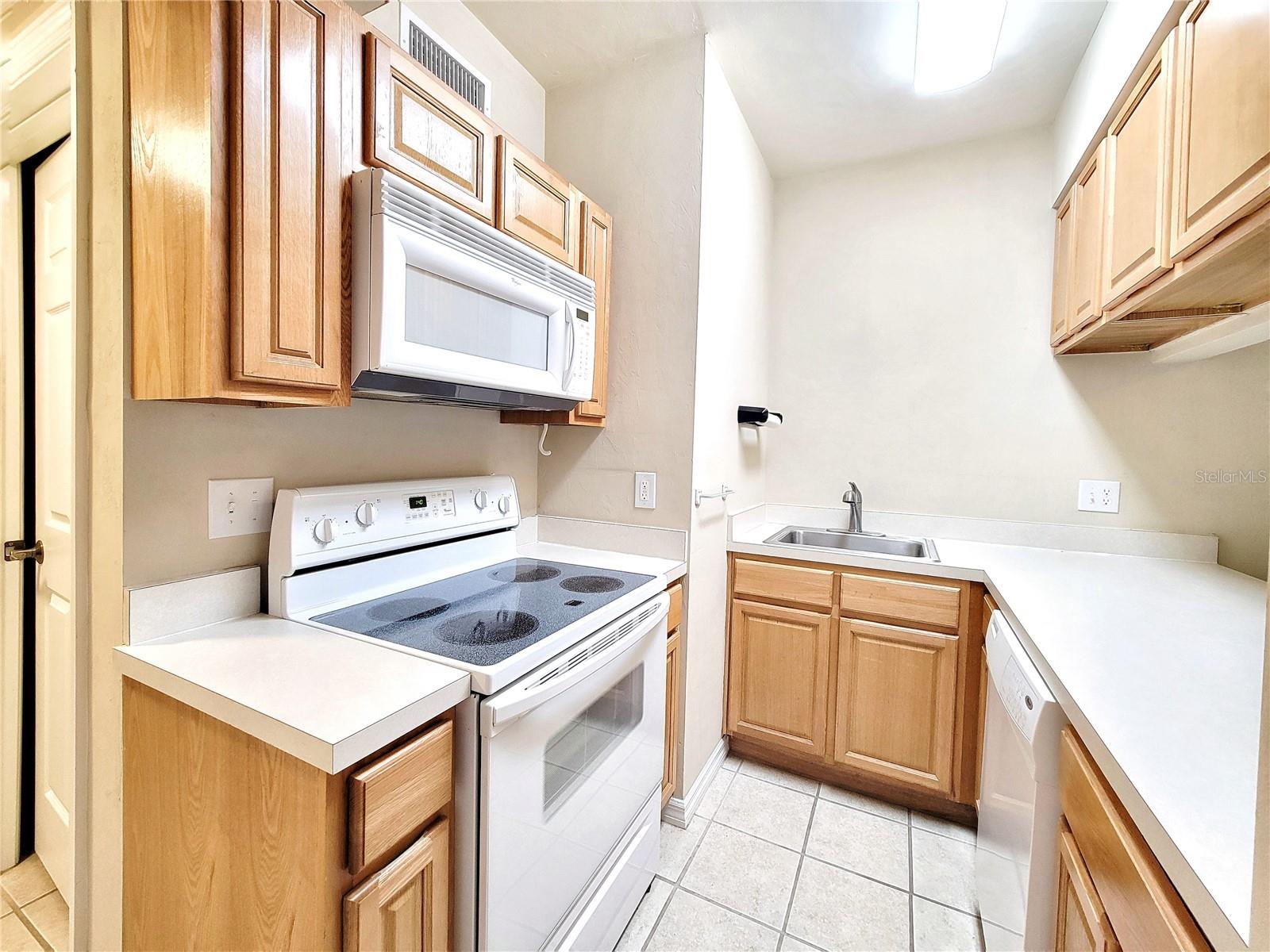 Image 8 of 22 For 1220 1st Avenue 304