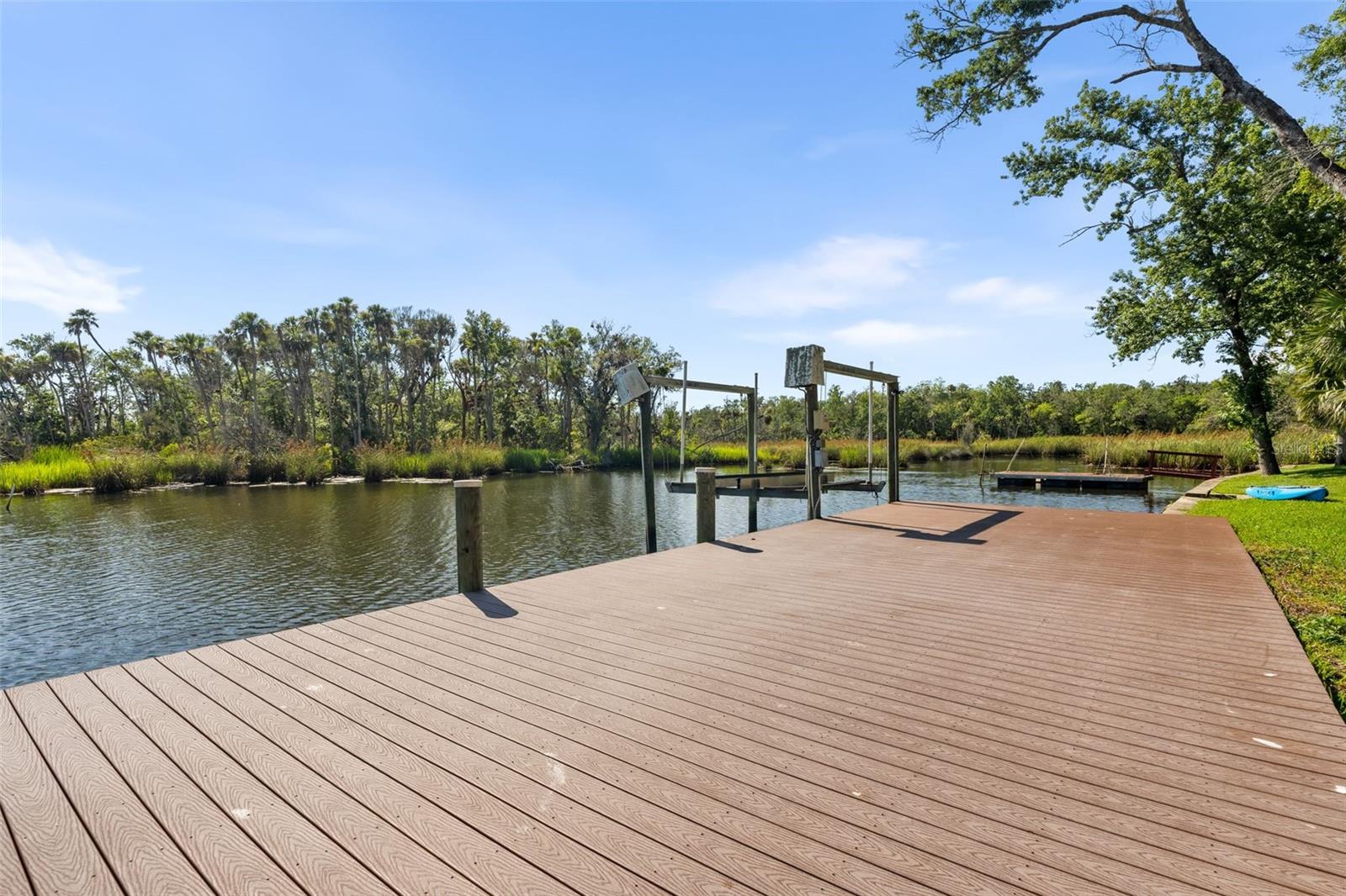 Listing photo id 1 for 900 Snug Harbor Road