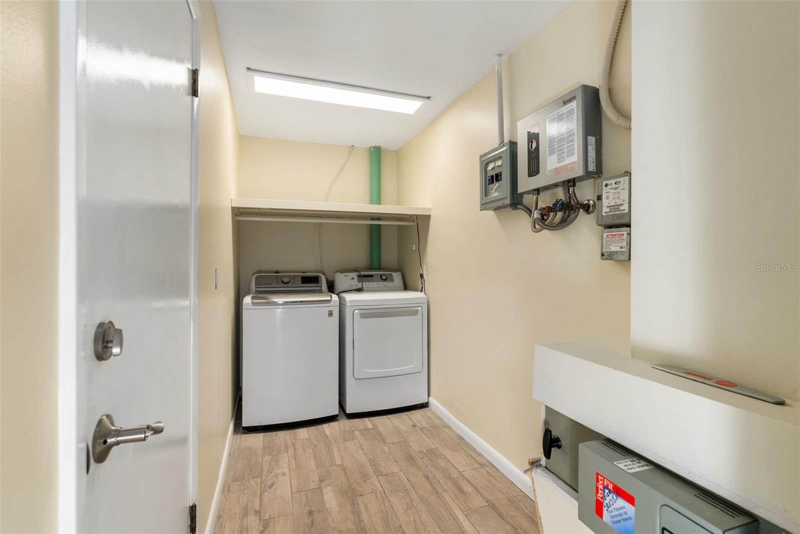 Listing photo id 32 for 900 Snug Harbor Road