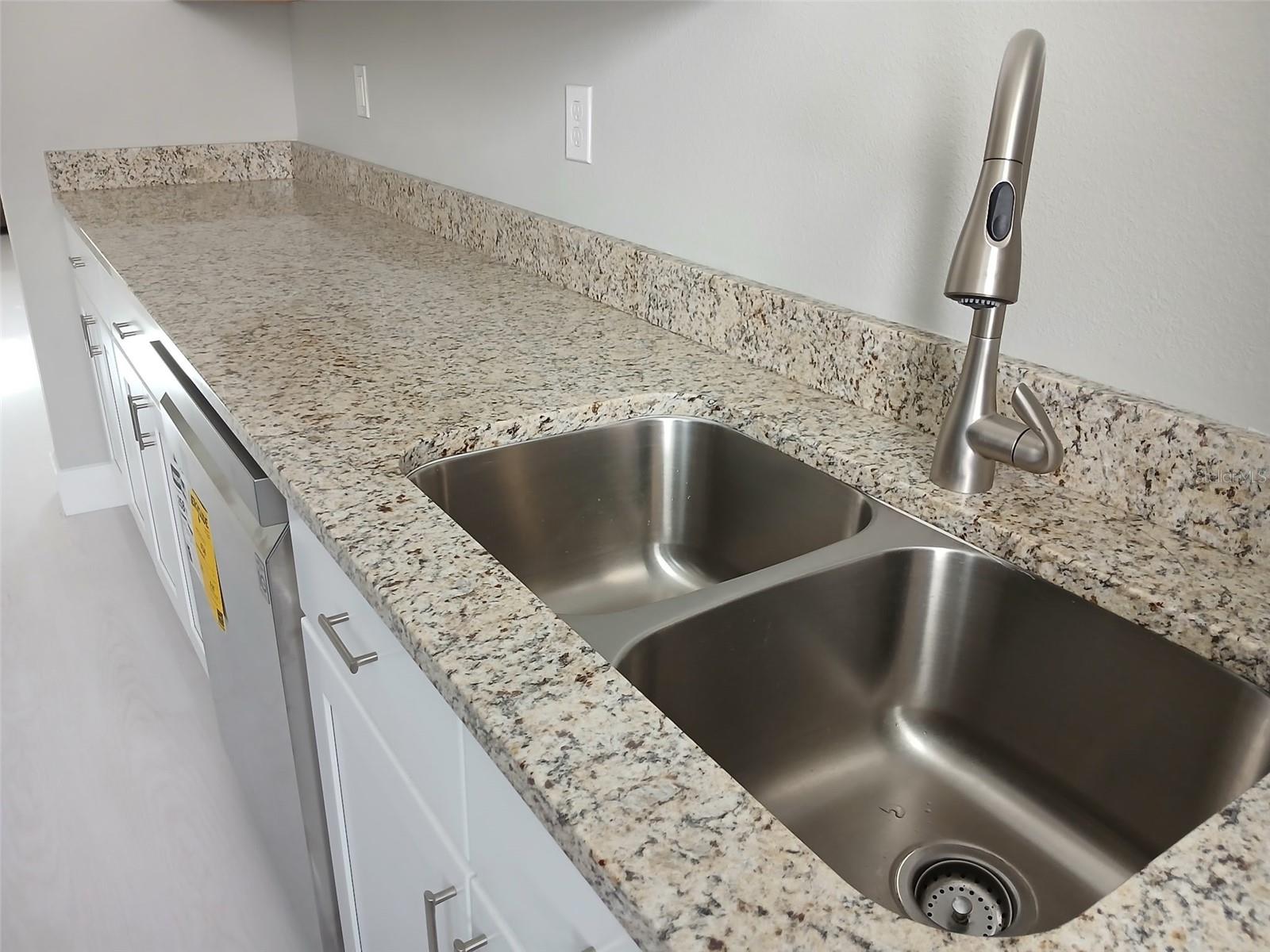 Image 6 of 24 For 6519 Newberry Road 404