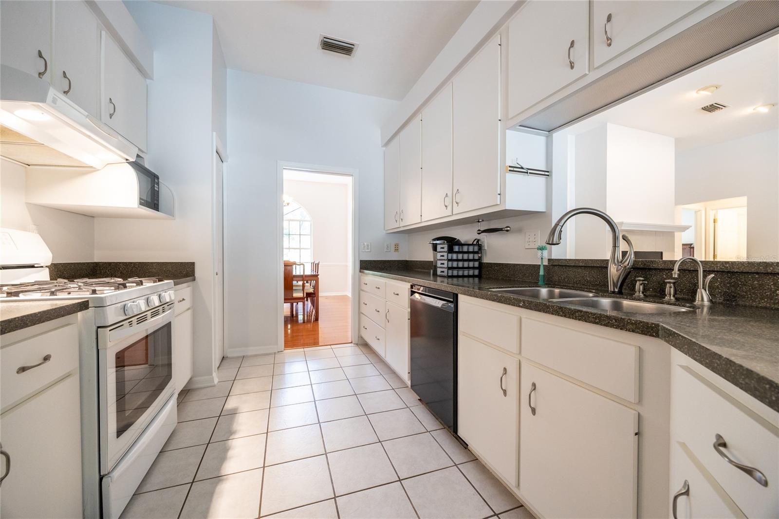 Image 19 of 73 For 2013 76th Terrace