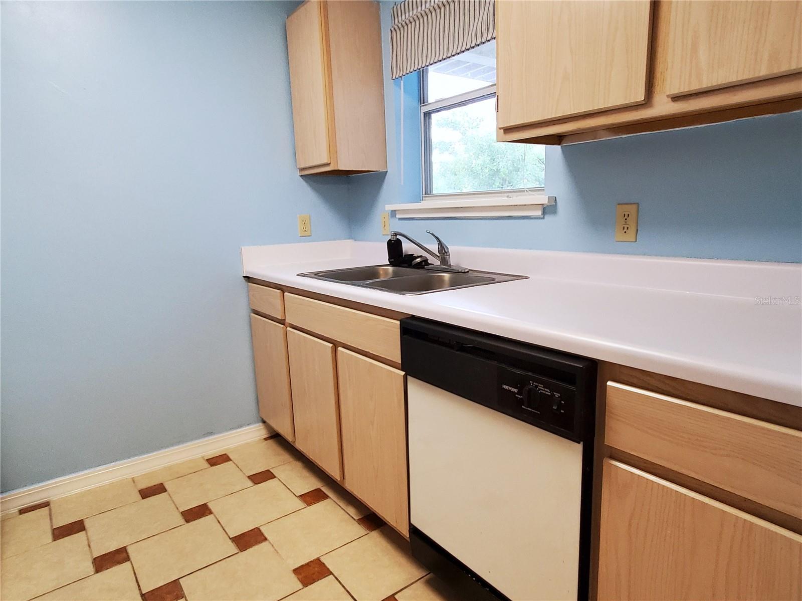 Image 6 of 17 For 2360 Sw Archer Rd  211