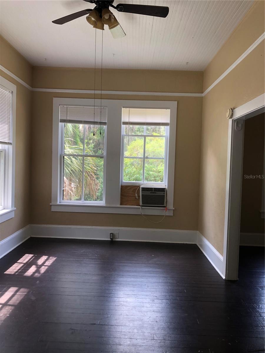 Image 11 of 23 For 25422 Pine Street