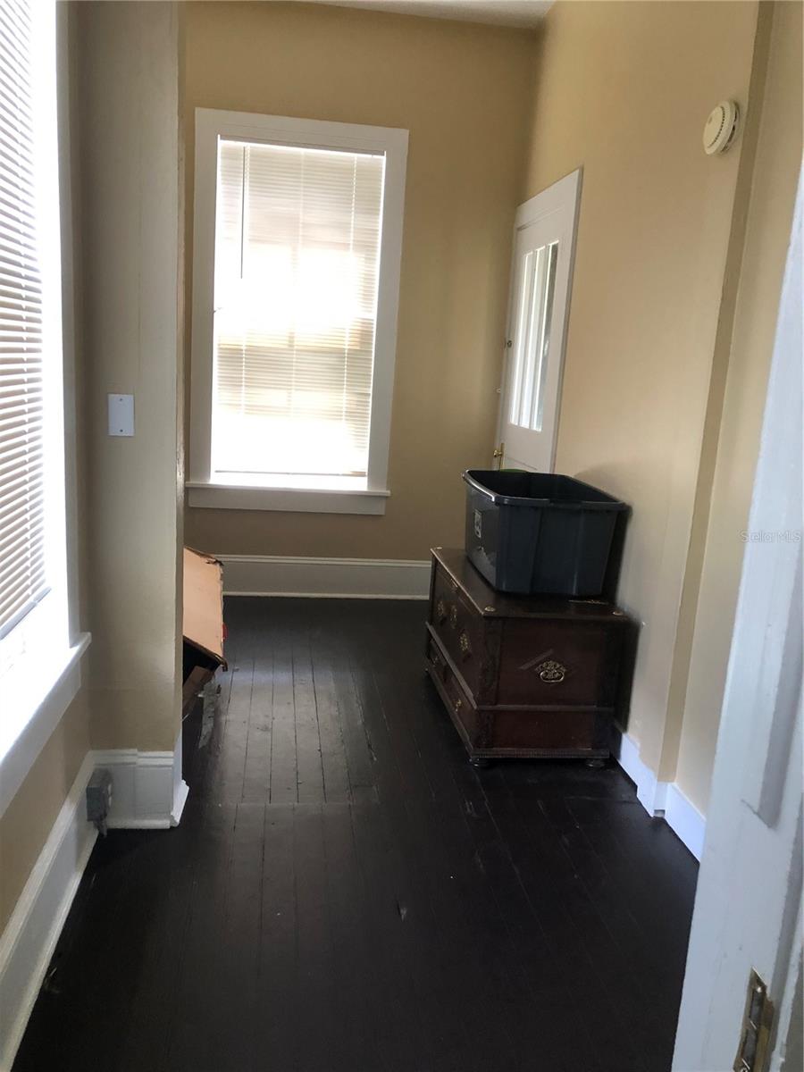 Image 4 of 23 For 25422 Pine Street