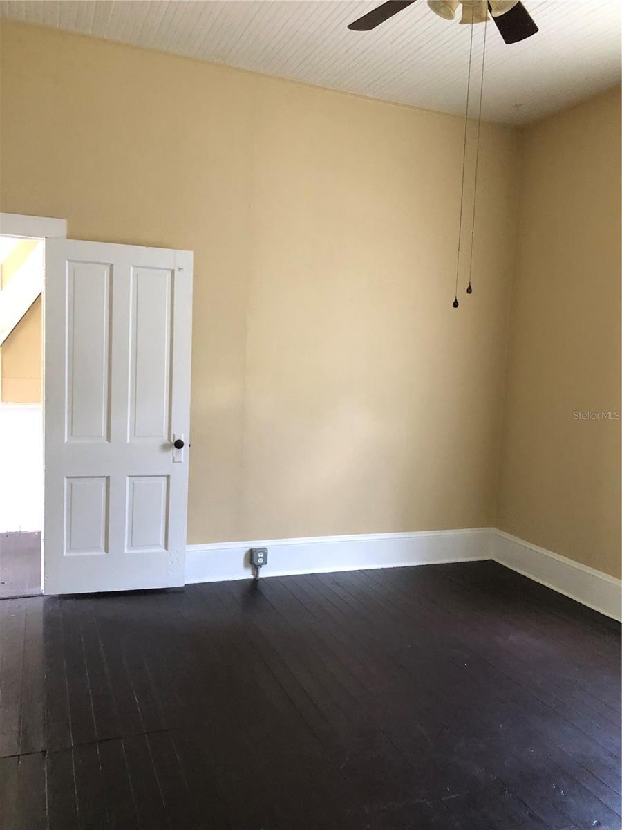 Image 6 of 23 For 25422 Pine Street