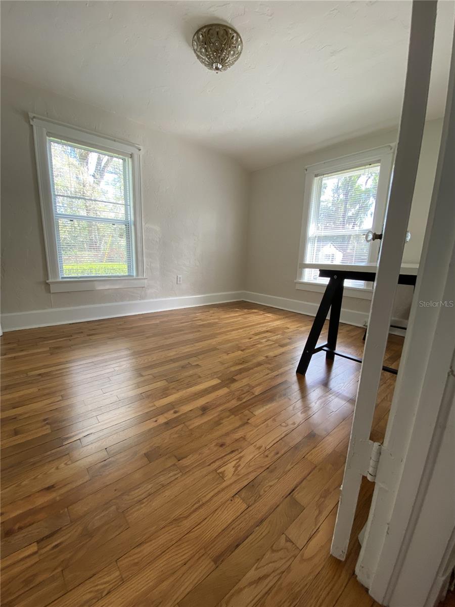 Image 12 of 18 For 716 10th Avenue