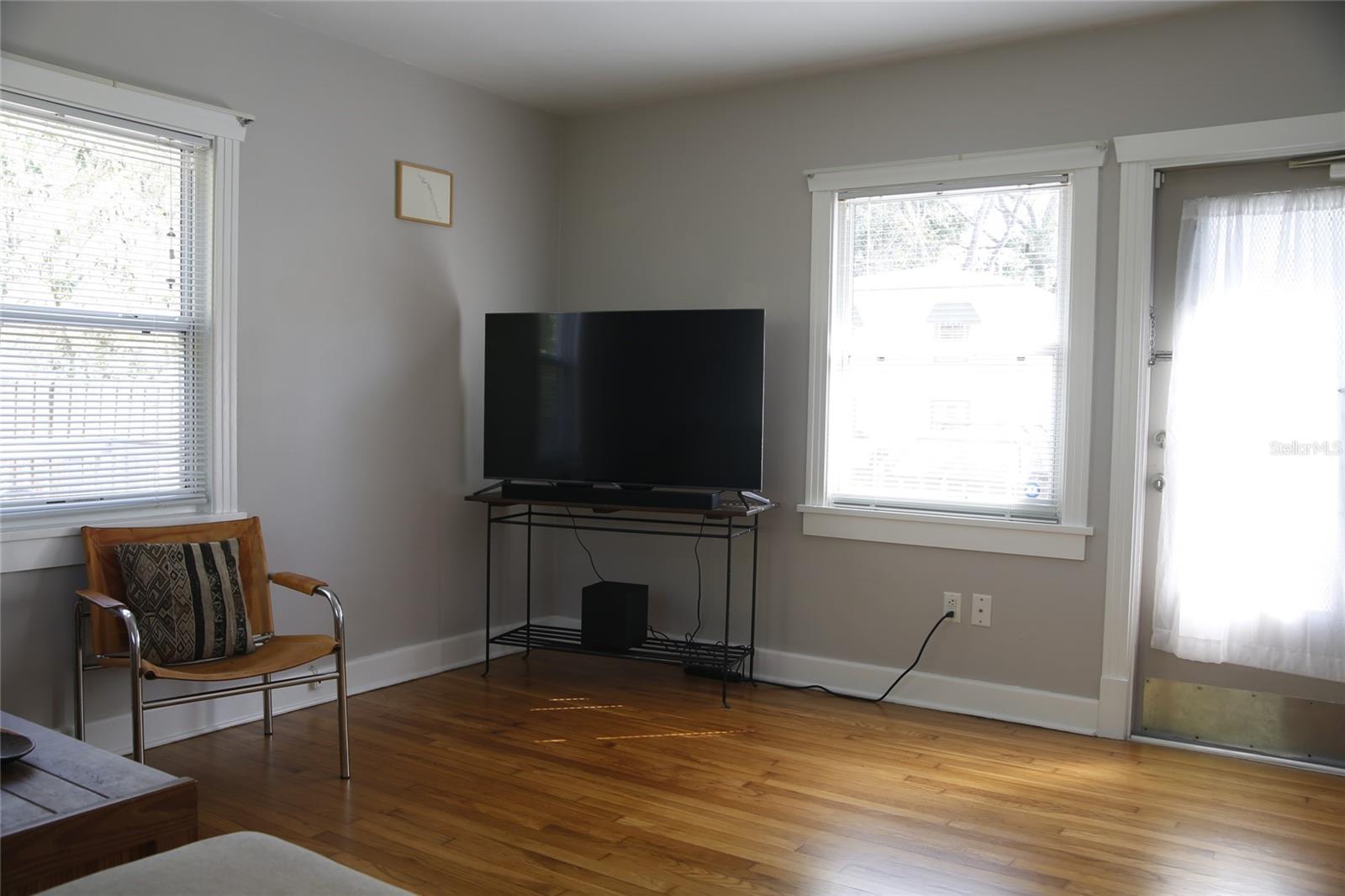 Image 3 of 18 For 716 10th Avenue