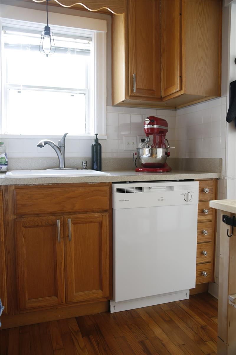 Image 7 of 18 For 716 10th Avenue