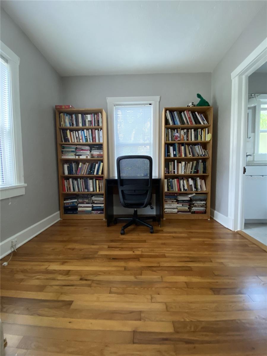 Image 9 of 18 For 716 10th Avenue