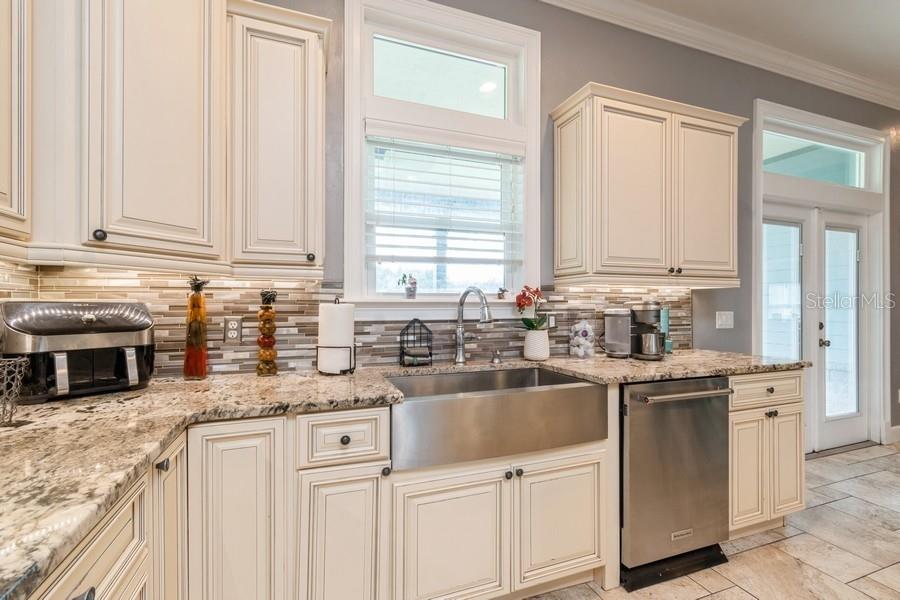 Image 13 of 45 For 6813 83rd Terrace