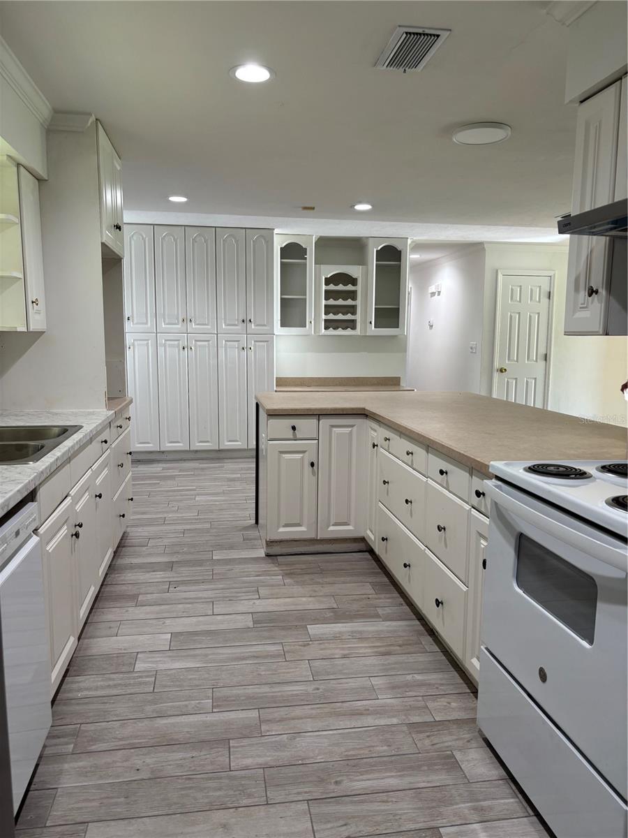 Image 4 of 18 For 600 122nd Street