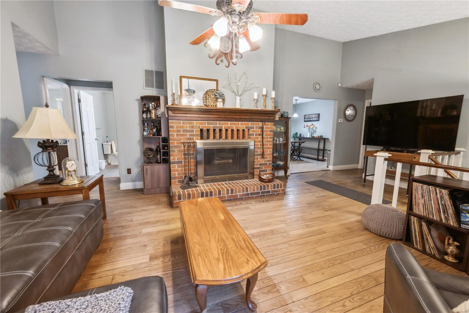 Image 6 of 51 For 8290 Melrose Road