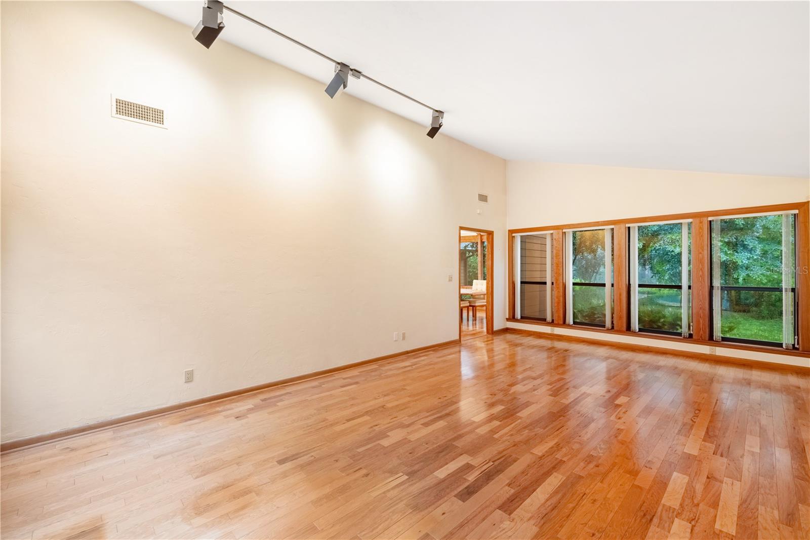 Image 20 of 68 For 1225 23rd Terrace