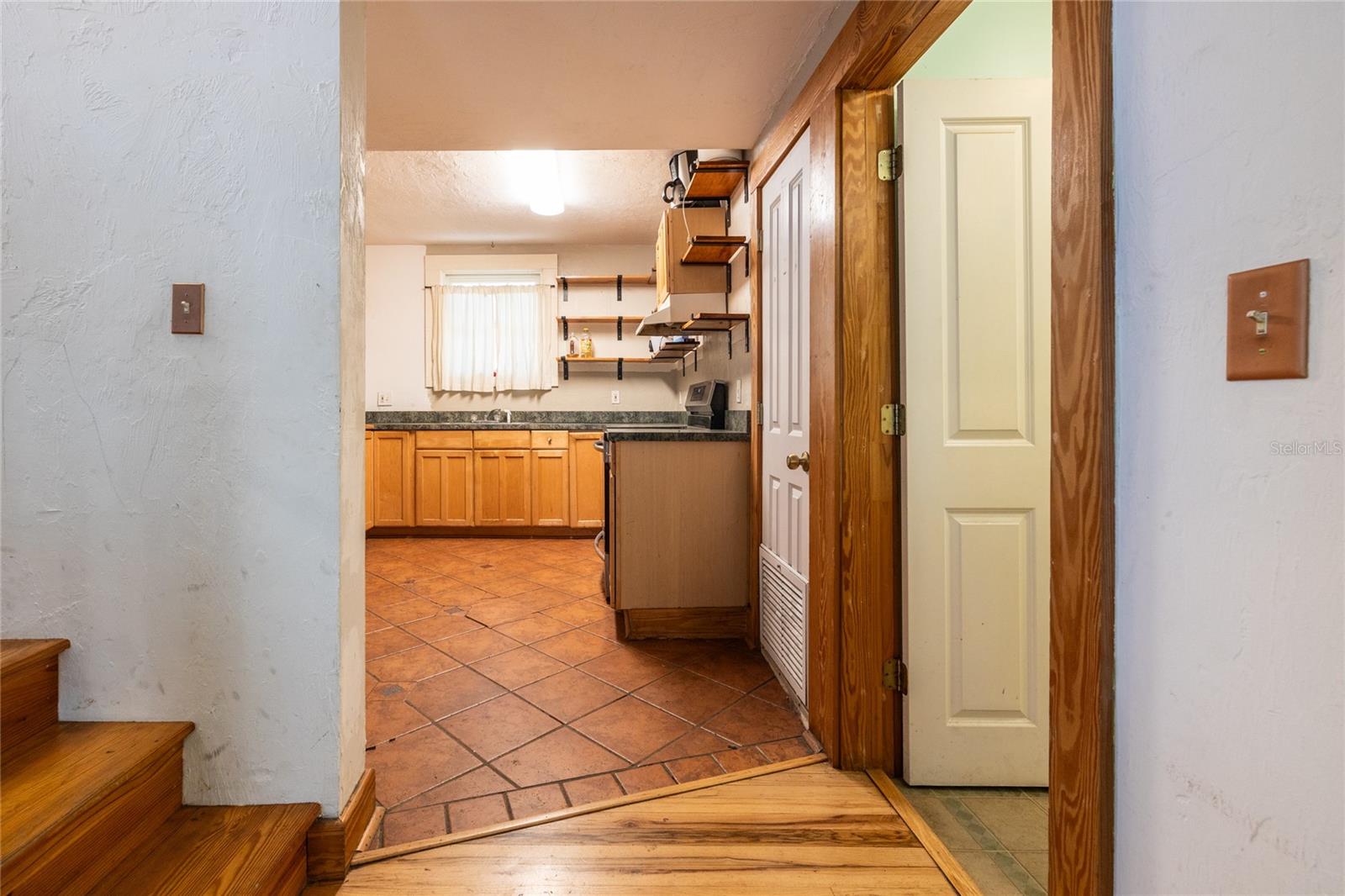 Image 16 of 49 For 407 8th Street