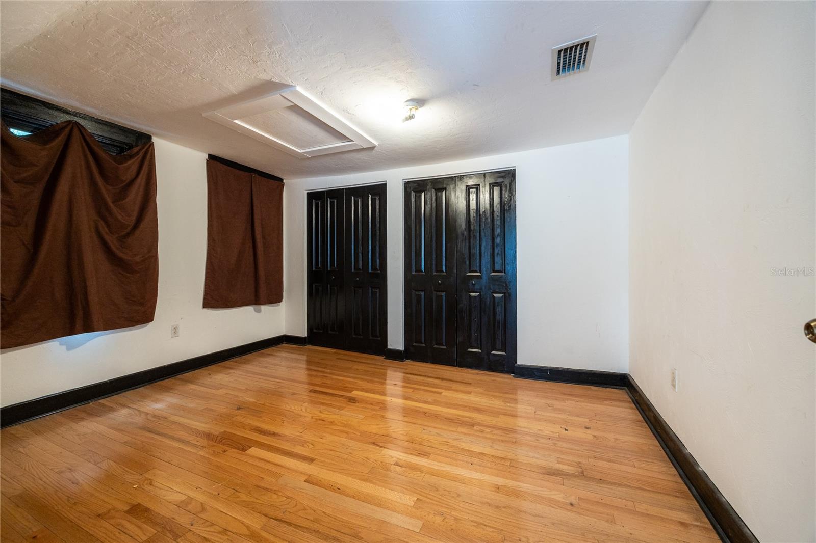 Image 27 of 49 For 407 8th Street
