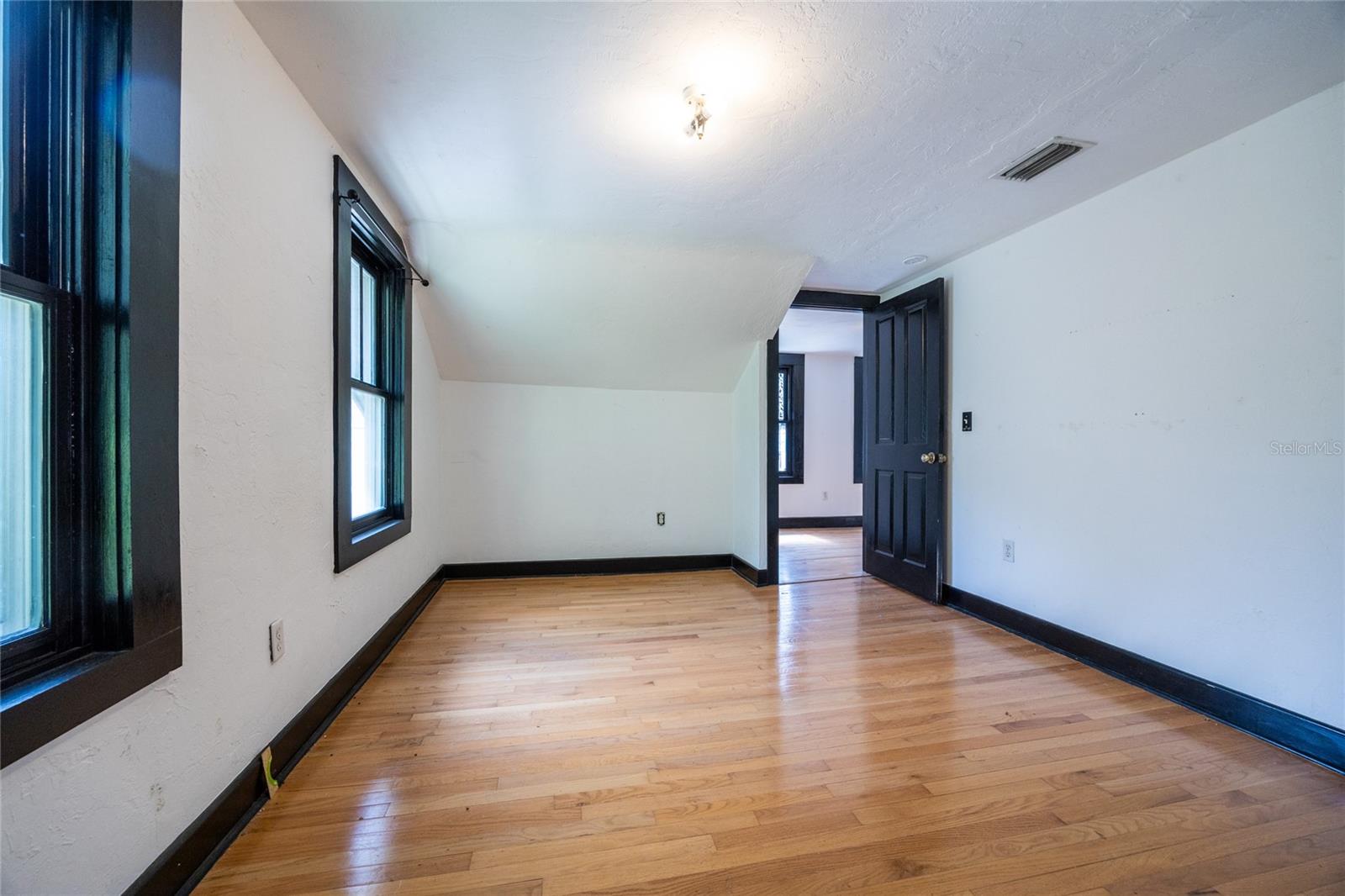 Image 34 of 49 For 407 8th Street