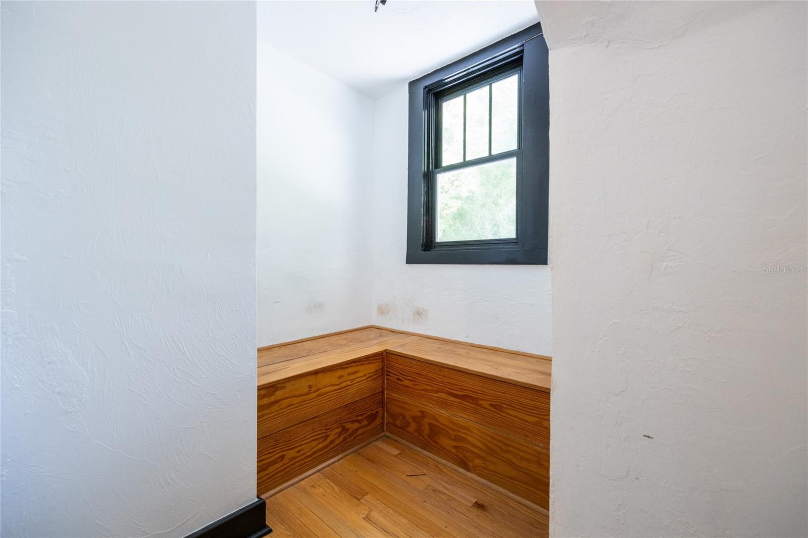 Image 36 of 49 For 407 8th Street