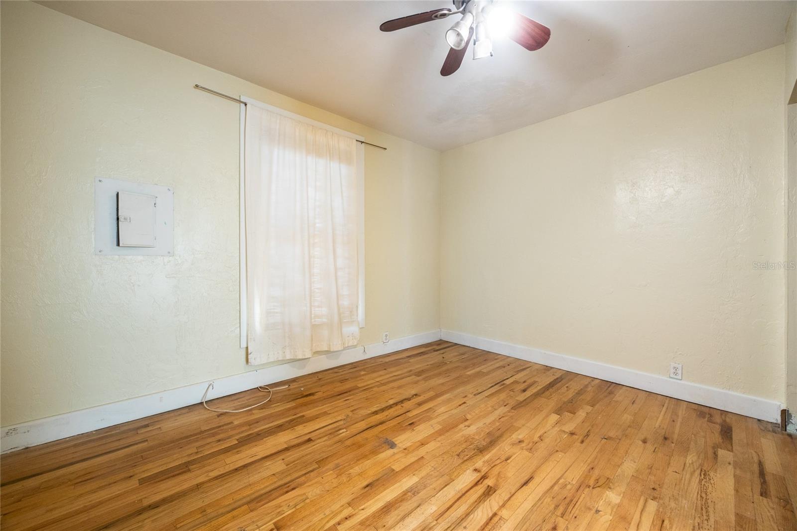 Image 4 of 49 For 407 8th Street